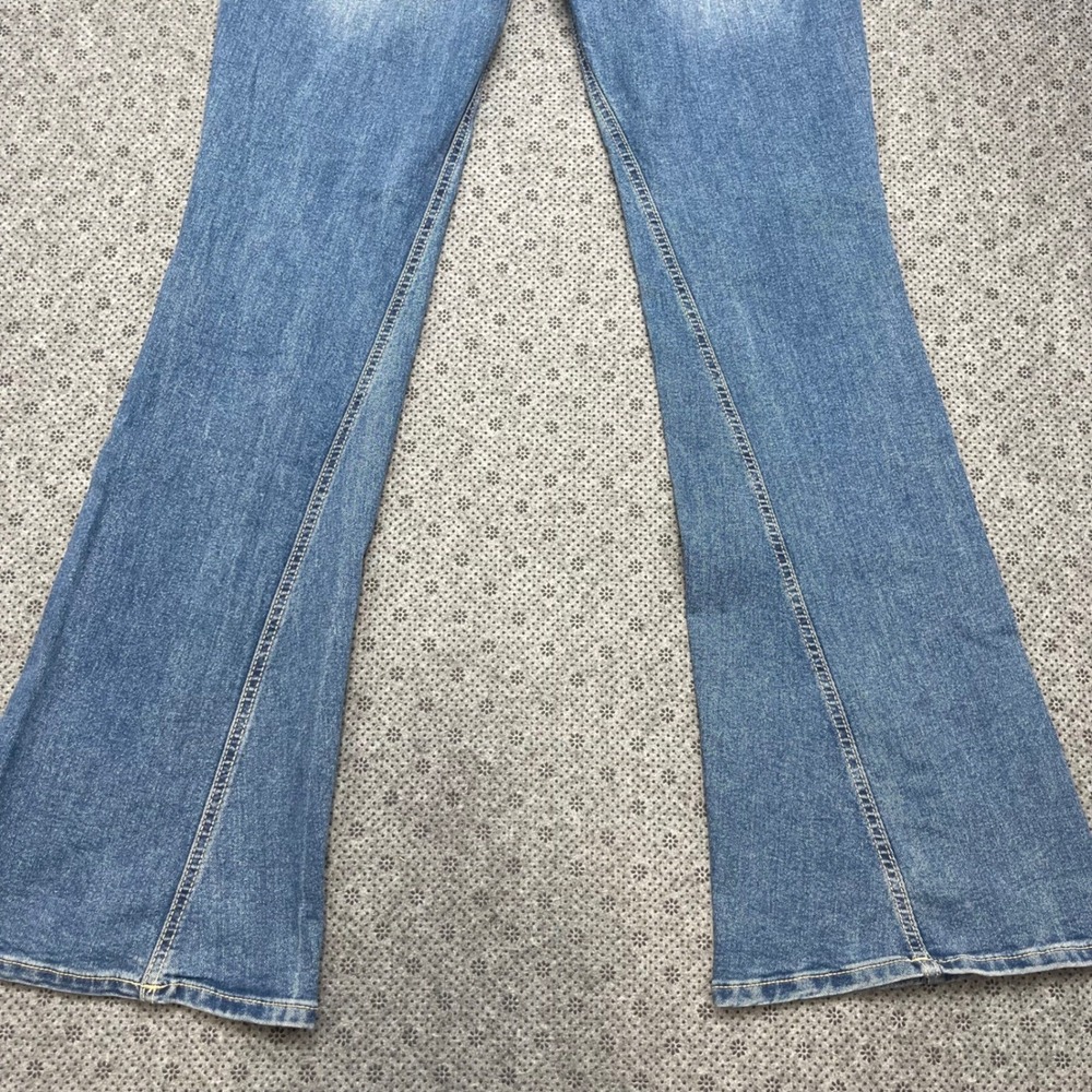 NEW True Religion Joey Mid Rise Flare Jeans Neptune Wash Blue Size 29 - W32xL33 - Picture 11 of 12